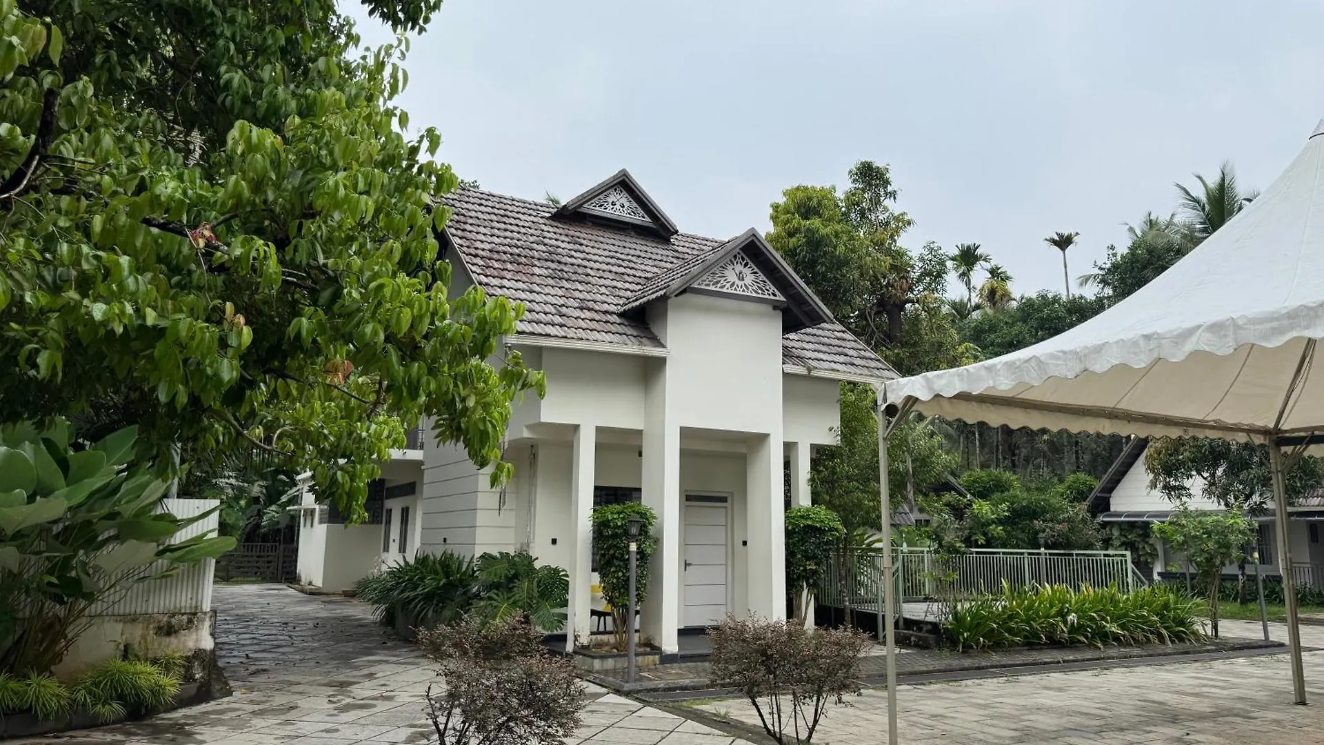 Royad Calicut Farm House - Premium Villa With Pool Inside A Farm